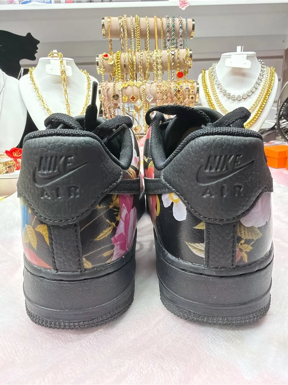 Nike Women's Floral Airforce 1 Sz 7.5